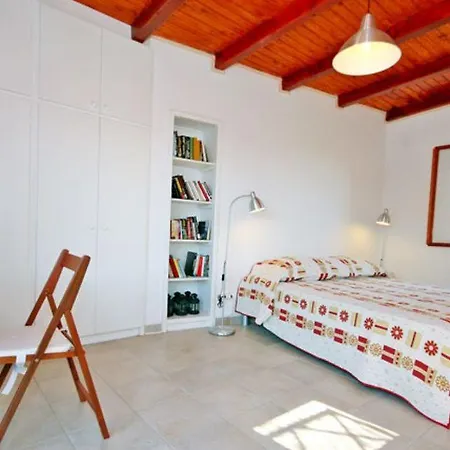 לינה וארוחת בוקר Holiday House Mir Smokvica (Korcula)