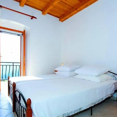 Holiday House Mir לינה וארוחת בוקר