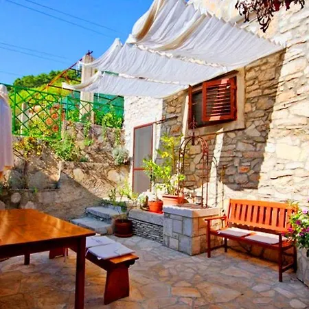 Holiday House Mir 3*