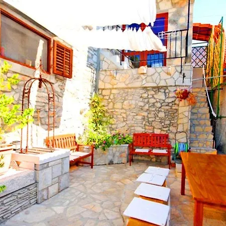 Holiday House Mir